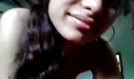 प्रेमिका को एक सेक्सी सेक्सी मूवी झटका नौकरी दी, जबकि वह क्लिट बंद मरोड़ते हुए