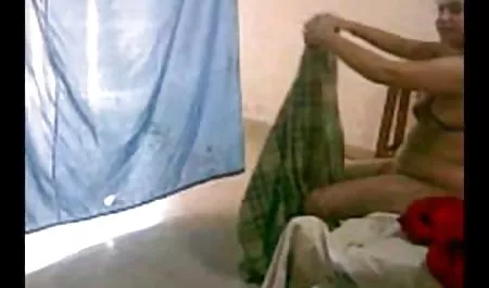 जून वर्षा अपने आप को पेशाब करती है और चिढ़ाती है और सेक्सी मूवी