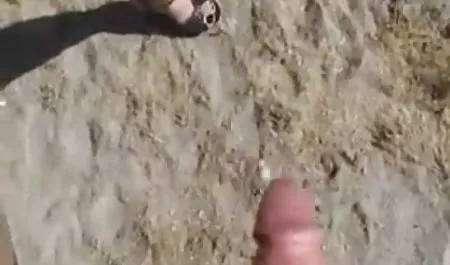 उसके पास इस तरह की सेक्सी नंगी वीडियो फिल्म पोशाक है - नग्न होने के लिए