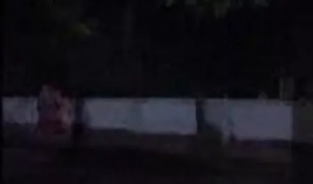 एक युवा सेनानी की पिक्चर इंग्लिश सेक्सी प्रतीक्षा करते समय - उनके शरीर को सहलाते हैं