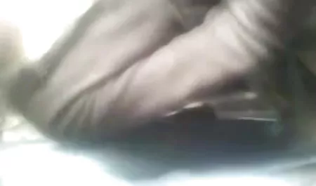भूखी युवती एक गुलाबी डिल्डो के साथ खेलती हॉट मूवी सेक्सी फिल्म है